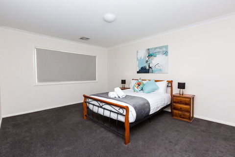 4 Bedroom Inner City Townhouse â€“ Sleeps 9 - Darwin Holiday 3