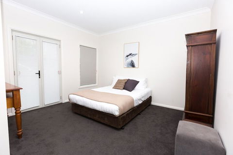 4 Bedroom Inner City Townhouse â€“ Sleeps 9 - Darwin Holiday 7