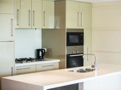 Luxury Marina View Apartment - Darwin Holiday 3
