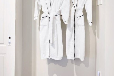 Manhattan Apartments - Caulfield North - Darwin Holiday 2