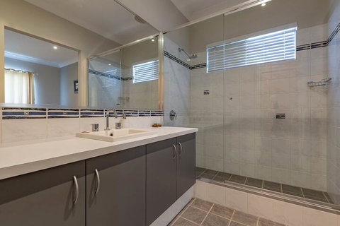 The Lakes House - Darwin Holiday 1