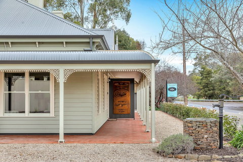 Grandview Accommodation - The Flaxley Apartments - Darwin Holiday 1