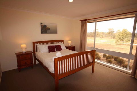 Verona Vineyard Cottage - Darwin Holiday 3