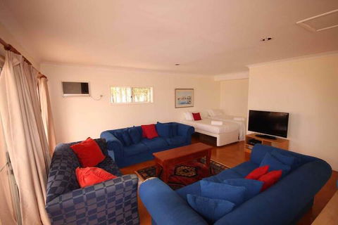 Verona Vineyard Cottage - Darwin Holiday 4