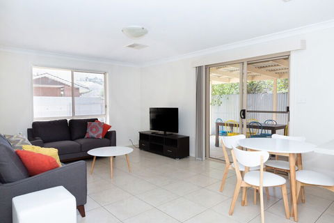 Lovely 3 Bed 2 Bath In The City Centre - Darwin Holiday 1