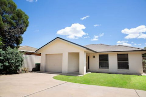 Lovely 3 Bed 2 Bath In The City Centre - Darwin Holiday 0