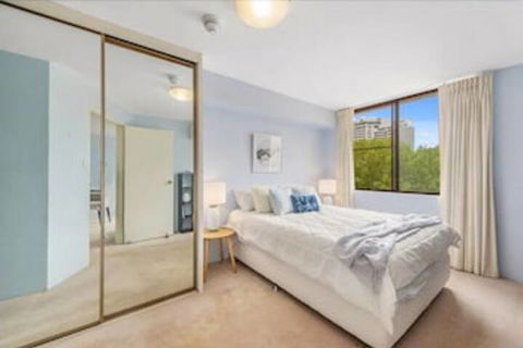 Potts Point Gem - Darwin Holiday 1