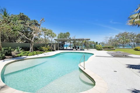 Absolute Beachfront Central Surfers Paradise - Darwin Holiday 0