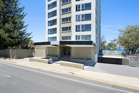 Absolute Beachfront Central Surfers Paradise - Darwin Holiday 1