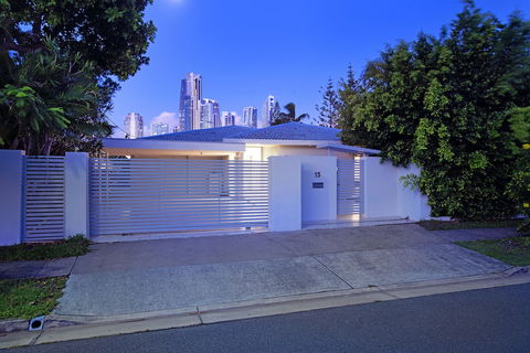 Sunrise Executive 5 Bedroom Home - Darwin Holiday 4