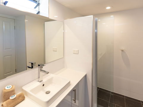 Lagoon 201 On Hamilton Island - Darwin Holiday 4