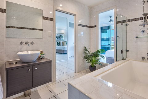 Lagoon 206 On Hamilton Island - Darwin Holiday 5