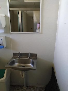 Irish Club Accommodation - Darwin Holiday 1