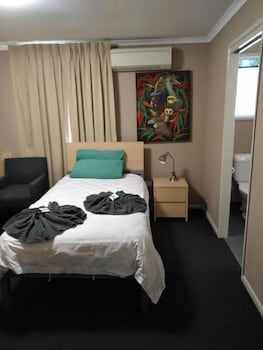 Irish Club Accommodation - Darwin Holiday 3