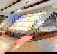 The View - Darwin Holiday