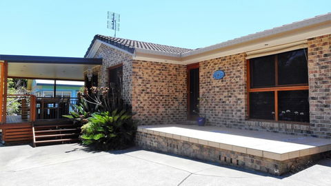 Lees By The Sea At South West Rocks - Darwin Holiday 2