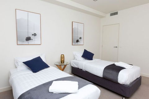 4 Bedroom Luxury City Penthouse Apartment - Darwin Holiday 5