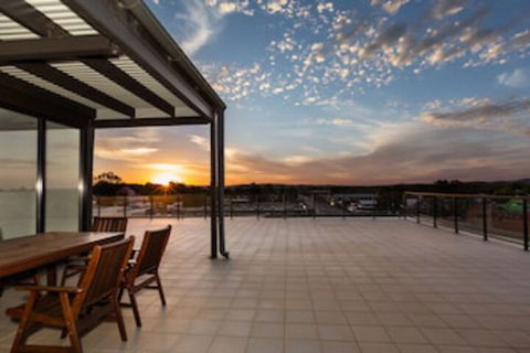 4 Bedroom Luxury City Penthouse Apartment - Darwin Holiday 0