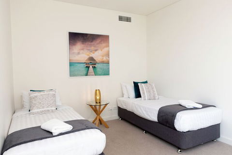 4 Bedroom Luxury City Penthouse Apartment - Darwin Holiday 4