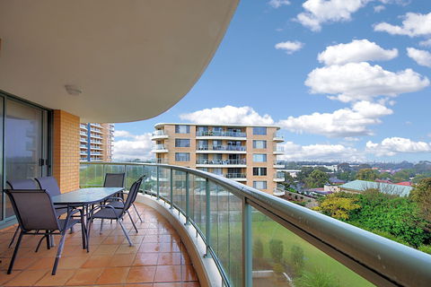 810 At The Plaza - Darwin Holiday 1