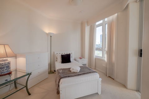 Resort-Style Apartment Opposite Beach - Darwin Holiday 5