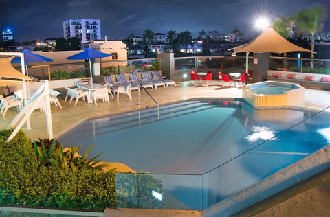 Tiki Hotel Surfers Paradise - Darwin Holiday 1