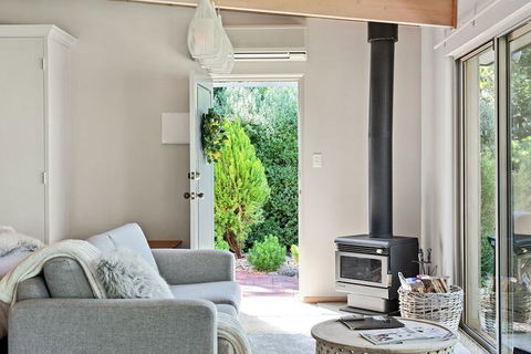 Adelaide Hills Retreats - Darwin Holiday 5