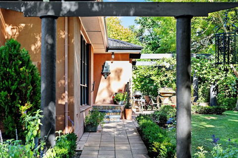 Adelaide Hills Retreats - Darwin Holiday 3