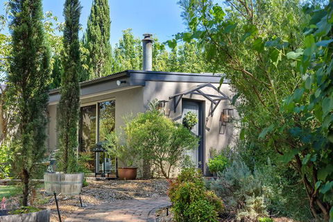 Adelaide Hills Retreats - Darwin Holiday 1