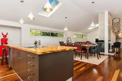 Red Bohemian - Darwin Holiday 6