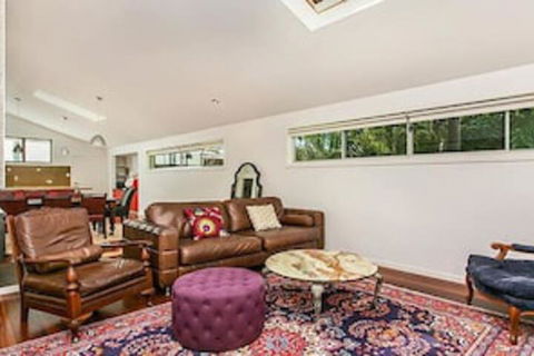 Red Bohemian - Darwin Holiday 1