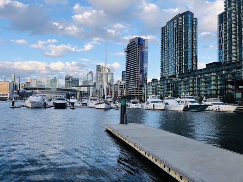 Melbourne CBD Victoria Harbour Short Stay Service Apartments - Darwin Holiday 1