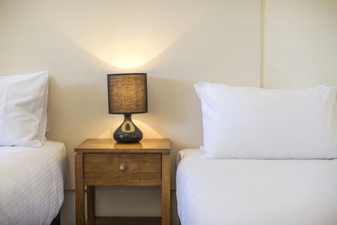 Nightcap At Golden Beach Tavern - Darwin Holiday 5