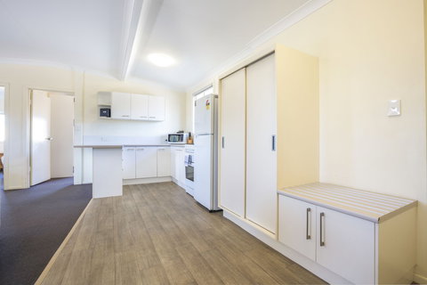 Nightcap At Golden Beach Tavern - Darwin Holiday 4