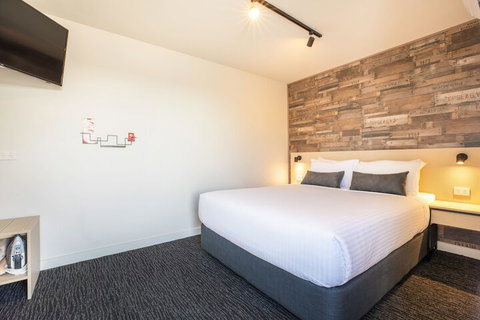 Nightcap At Westside Hotel - Darwin Holiday 2