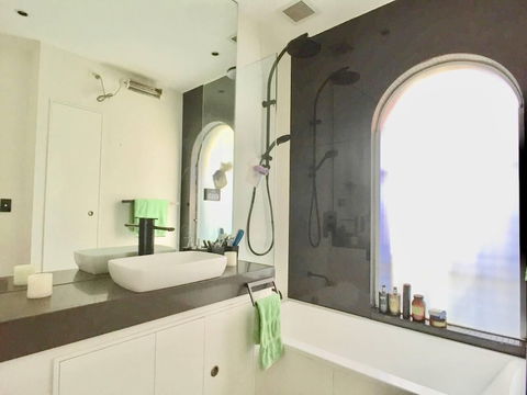 3 Storey Home Close Walk To Fox Studios SCG & City - Darwin Holiday 2