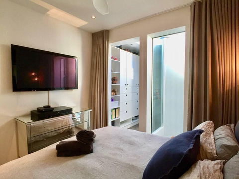 3 Storey Home Close Walk To Fox Studios SCG & City - Darwin Holiday 1