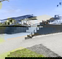 Upstairs Cottage on Beachurst