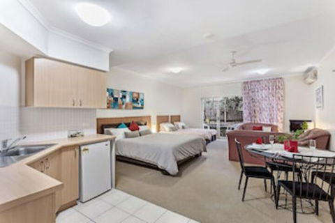 Zenith Studio Unit 3, 10 Messines Street - Darwin Holiday 0