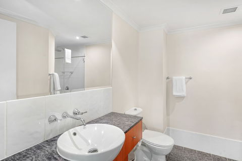 Poolside Apt In Alamanda Beachfront Resort 55 - Darwin Holiday 4