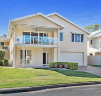 Danalene Parade 1-25 - Darwin Holiday