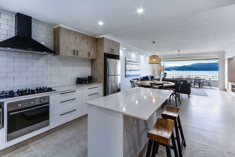 Beachfront Frangipani Apartments - Darwin Holiday 3