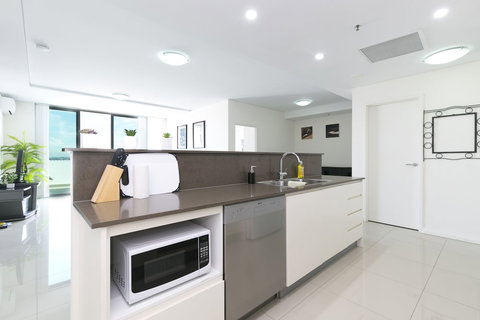 Penthouse Near Airport & CBD - Darwin Holiday 3