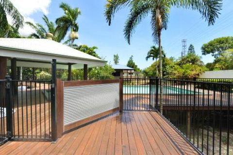 Crazy About Cairns Resort Living 6 Bedrooms - Darwin Holiday 4