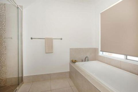 3 Bauhinia Crescent Marcoola PET FRIENDLY LINEN SUPPLIED 500 BOND - Darwin Holiday 2