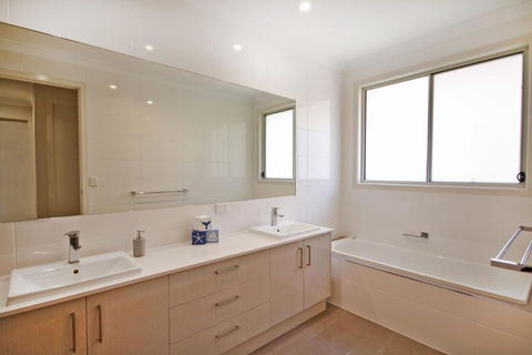 59 Banksia Avenue Coolum Beach Pet Friendly Linen Included 500 BOND - Darwin Holiday 2