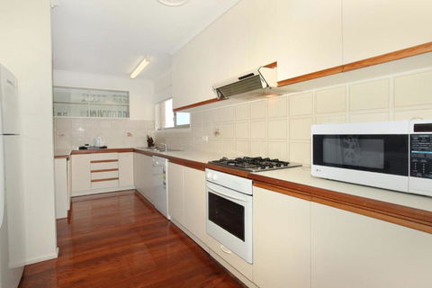 32 Barra Crescent Coolum Beach. Bond 500 FOXTEL WIFI Linen Supplied - Darwin Holiday 5