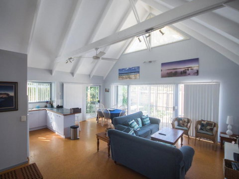 Affordable Twin Peaks 1 - Darwin Holiday 5