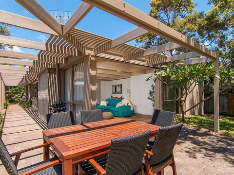 True Blue - Darwin Holiday 1