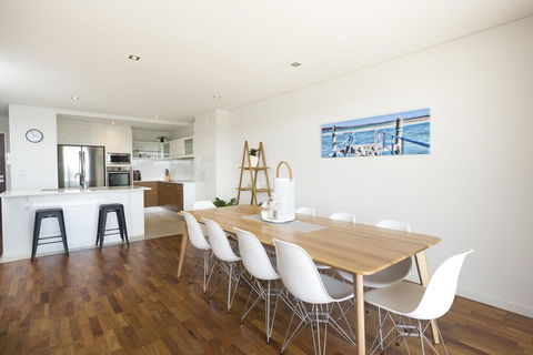 Waterline 304 - Darwin Holiday 4